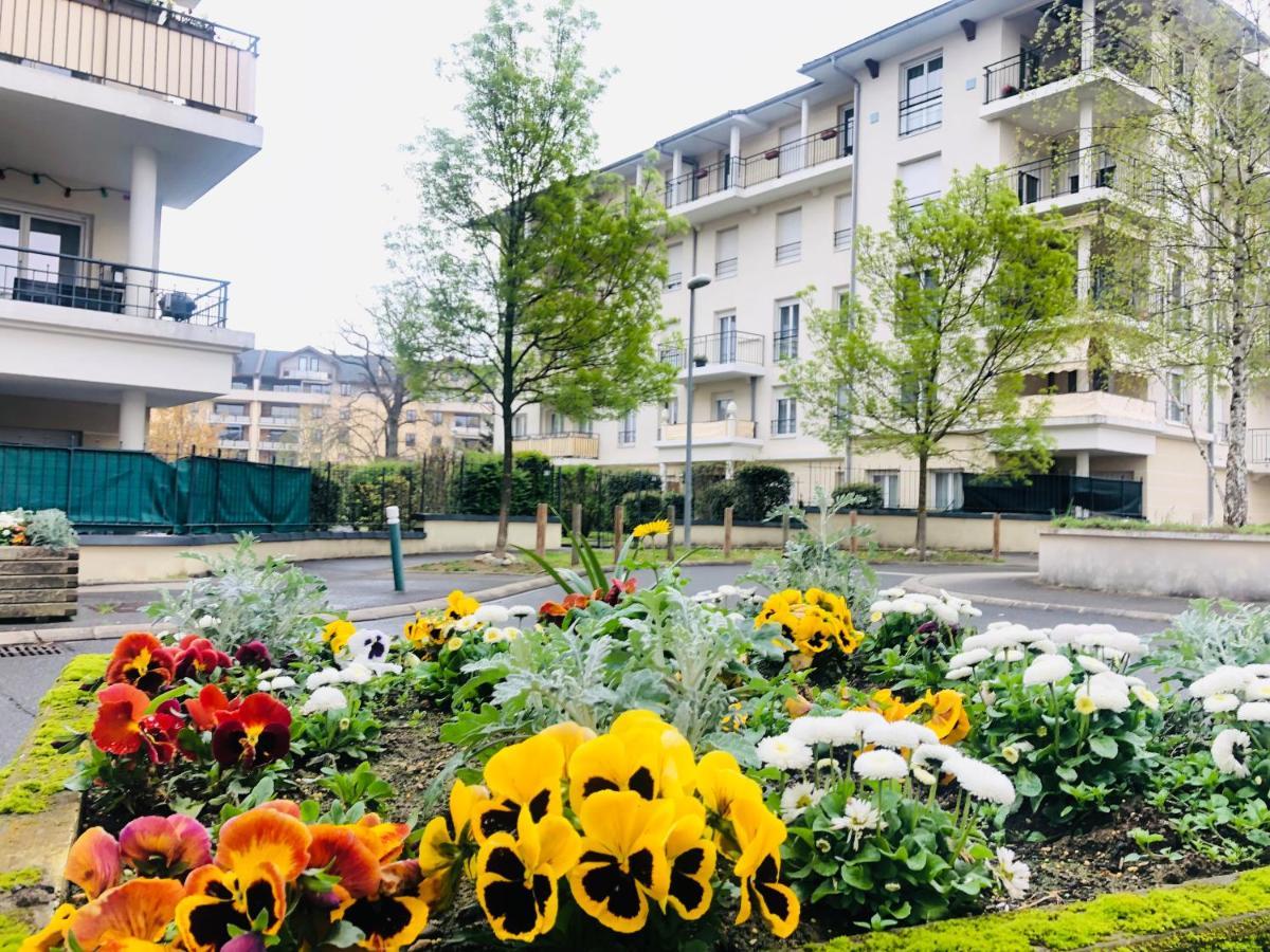 Beautiful Apartment Near Geneva Saint-Julien-en-Genevois Exteriér fotografie
