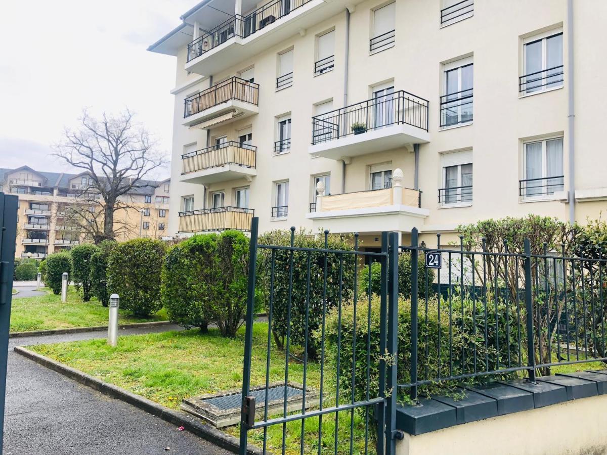Beautiful Apartment Near Geneva Saint-Julien-en-Genevois Exteriér fotografie