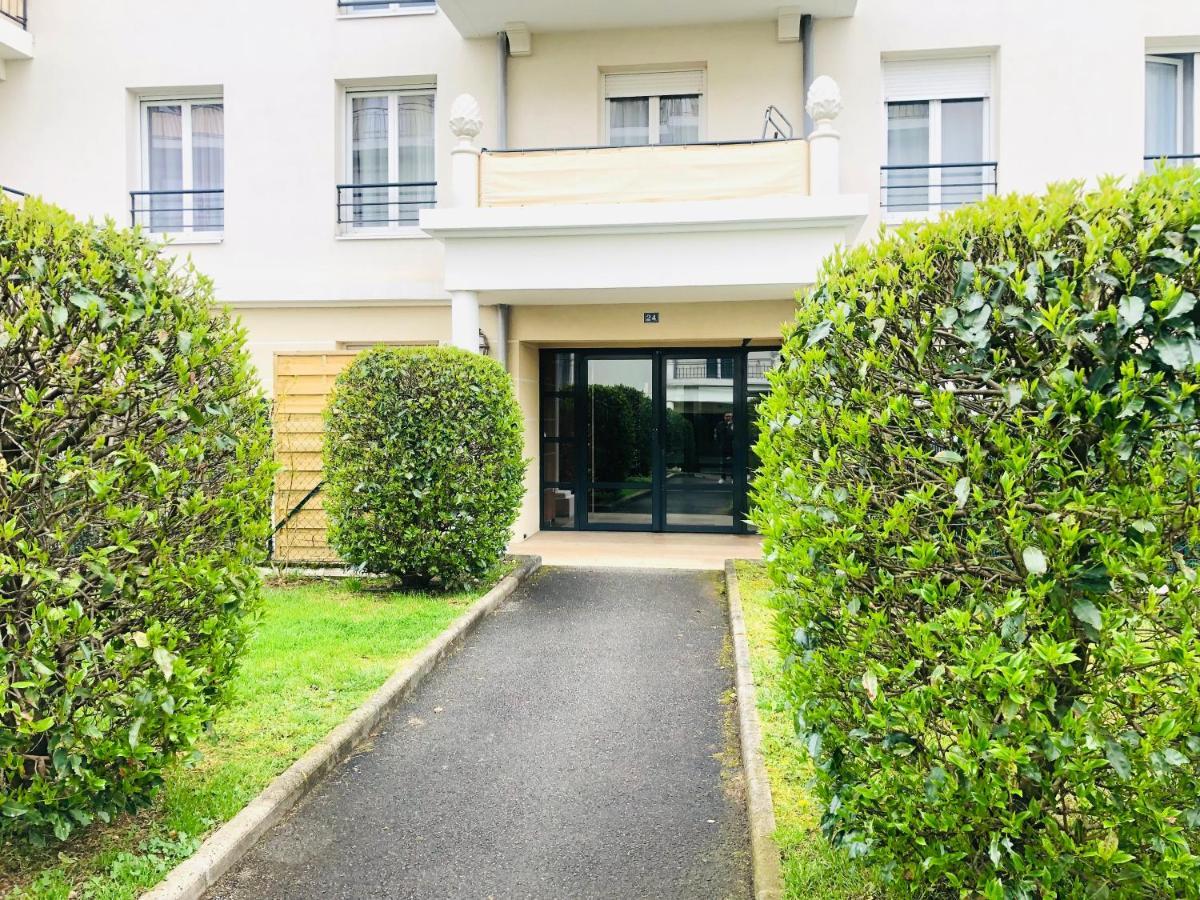 Beautiful Apartment Near Geneva Saint-Julien-en-Genevois Exteriér fotografie